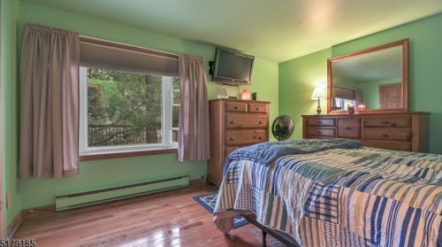 72 High Mtn Rd, Skyline Lakes NJ 07456-2510 exterior