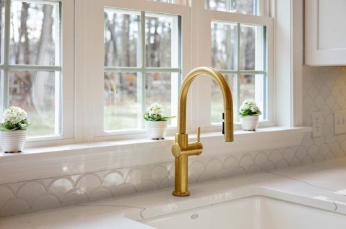 7 Queen Anne Ln, Hingham MA  02043-3904 exterior