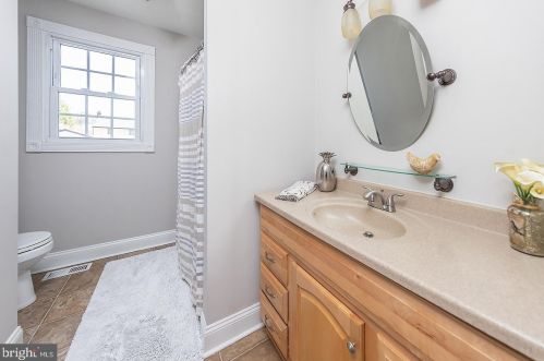 7 Nassau Ave, West Deptford NJ 08066-1120 exterior