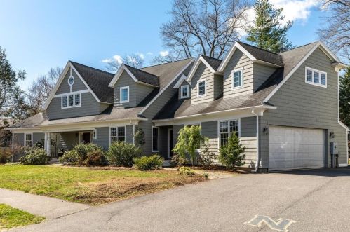 101 Clarke Cir, Needham, MA 02492-1306