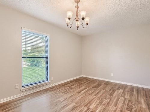 7032 Greenview Cir, Fort Worth TX 76120-1343 exterior