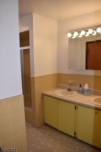 421 Un Ave, Belleville NJ 07109-1609 exterior