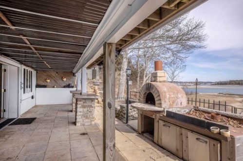 19 Over Jordan Rd, Wareham MA 02571-2414 exterior