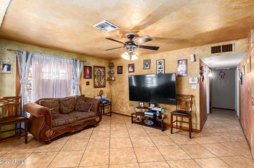 3319 61 St, Phoenix AZ 85033-4112 exterior