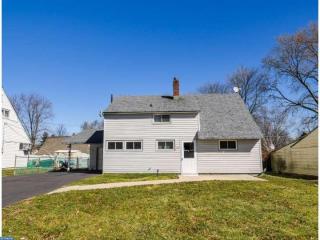 42 Greenbrier Rd, Levittown, PA 19057-3306