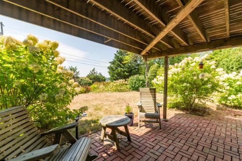 48 Strong Is Rd, Chatham MA 02633-1435 exterior