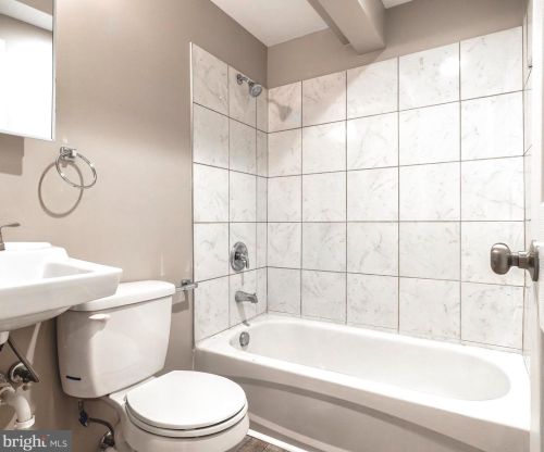 29 Cedar Ave, West Deptford NJ 08093-1409 exterior