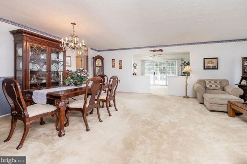 29 Knollwood Dr, West Deptford NJ 08096-6701 exterior