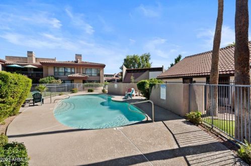 4327 28th St, Phoenix AZ 85016-5889 exterior