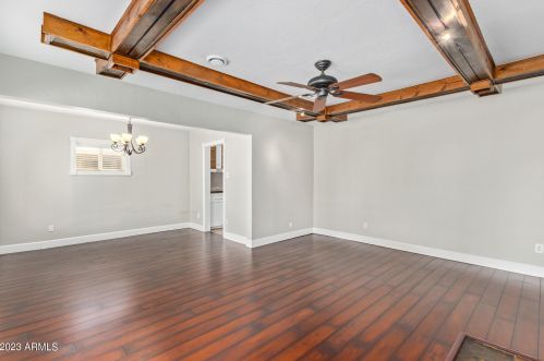 1351 Clarendon Ave, Phoenix AZ 85033-4118 exterior