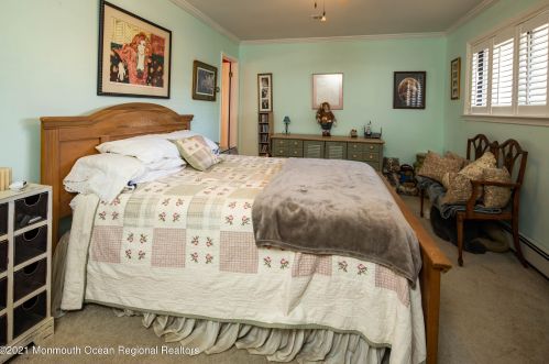 118 Tower Hl Dr, Tinton Falls NJ 07701-2400 exterior