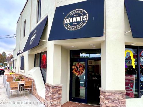 208 Winding Way, Little Silver NJ 07739-1763 exterior