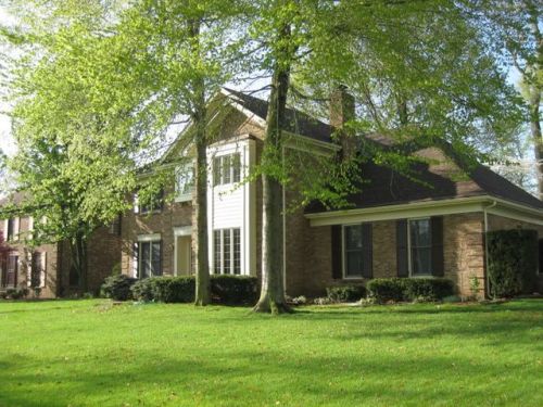 9200 Woodhurst Ct, Louisville, KY 40222-5728