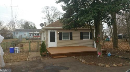 1937 Cooper St, West Deptford, NJ 08096-3810