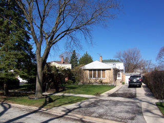 8276 Ozark Ave, Niles, IL 60714-2528