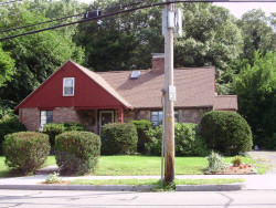 390 Winchester St, Newton, MA 02461-2009