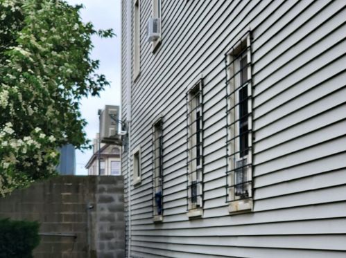 57 Beetle St, New Bedford MA 02746-1950 exterior