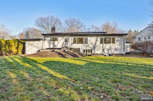 135 Knickerbocker Rd, Cresskill NJ  07626-2439 exterior