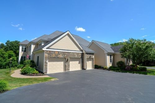 15 Tournament Way, Sutton, MA 01590-2440