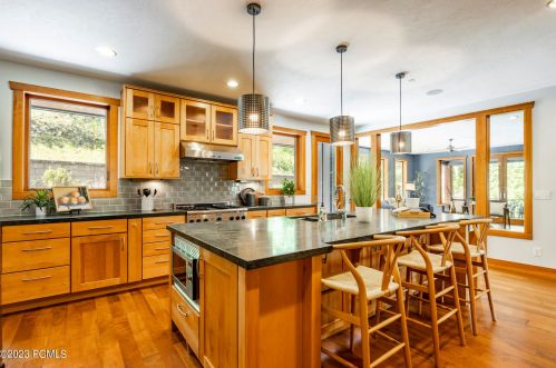 2505 Bear Holw Dr, Park City UT 84098-8524 exterior