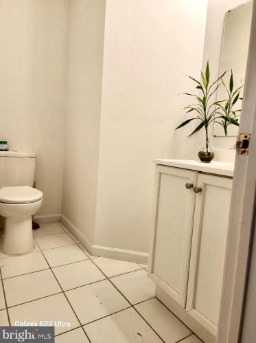 729 Schiller Ave, Trenton NJ 08610-6029 exterior