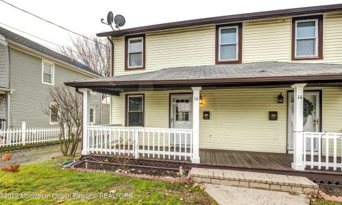 16 Mount St, Tinton Falls NJ  07701-1807 exterior