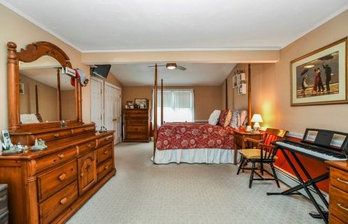 50 Pleasant St, Whitman MA 02382-2118 exterior