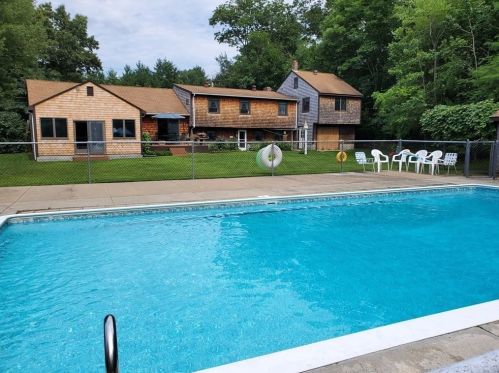 589 Vernon St, East Bridgewater MA 02324-2238 exterior