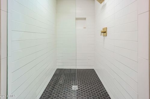 8133 16 Dr, Phoenix AZ 85015-1426 exterior