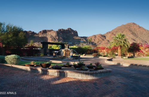 4621 Camelback Rd, Phoenix AZ 85033-1534 exterior