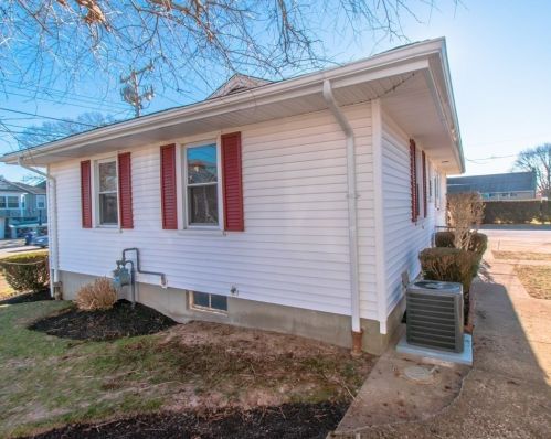 435 Rockdale Ave, New Bedford MA 02740-1561 exterior