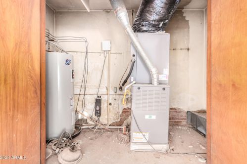 1332 Edgemont Ave, Phoenix AZ 85035-2212 exterior