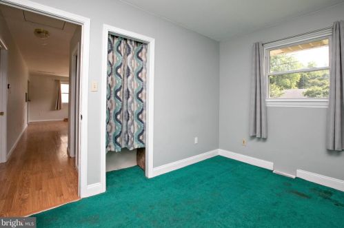 121 Hannold Blvd, West Deptford NJ 08096-1815 exterior