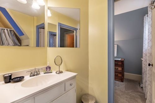 28 Franklin St, Whitman MA 02382-2529 exterior