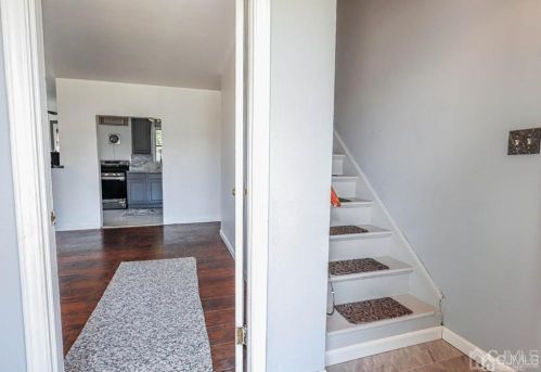 82 Markowitz St, Carteret, NJ 07008-2008