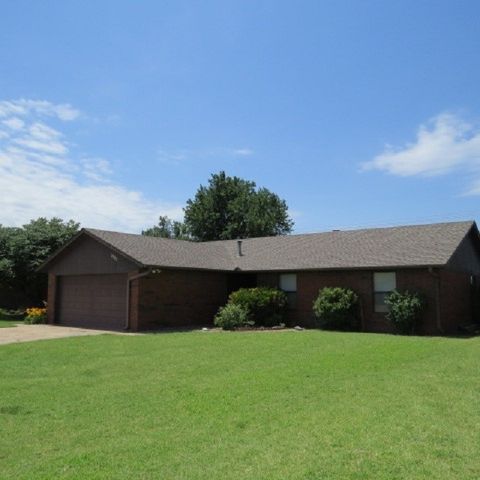 2902 Mt Vernon Rd, Enid, OK 73703-1352