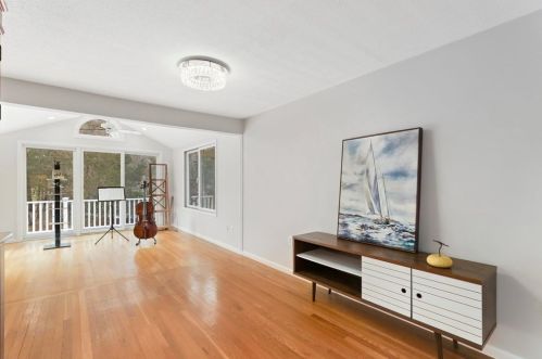 347 Prospect St, Hingham MA 02061-1140 exterior