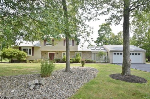80 Christine Dr, East Hanover, NJ 07936-3039