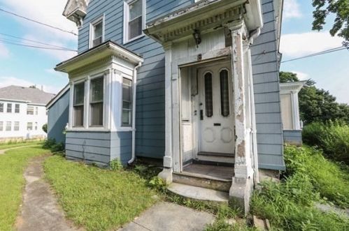 8 Fern St, Lawrence MA 01841-1160 exterior