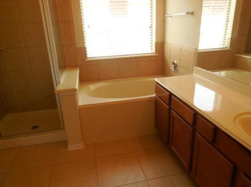 7711 Butler Lakes Ct, Richmond TX  77469-4641 exterior