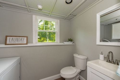 1364 Cohannet St, Taunton MA  02780-7136 exterior