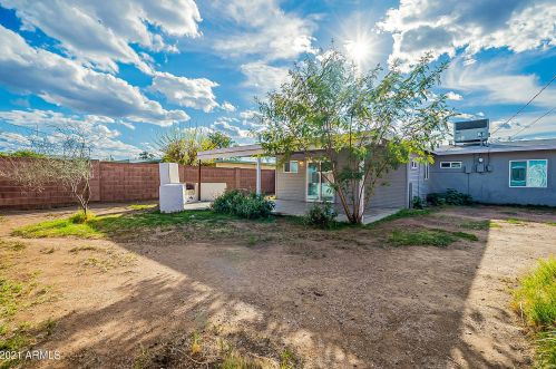 1817 38 Dr, Phoenix AZ 85053-5407 exterior