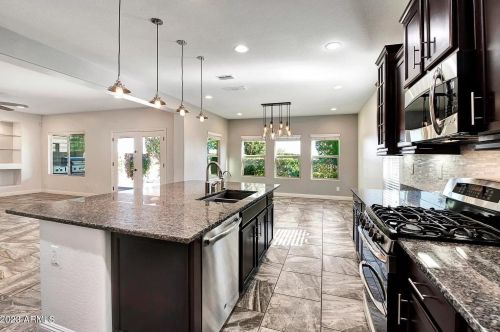 1751 Desperado Way, Phoenix AZ  85085-6330 exterior