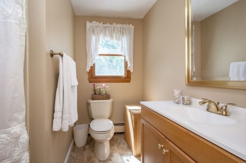 24 Ted Ln, Southborough MA 01772-2027 exterior