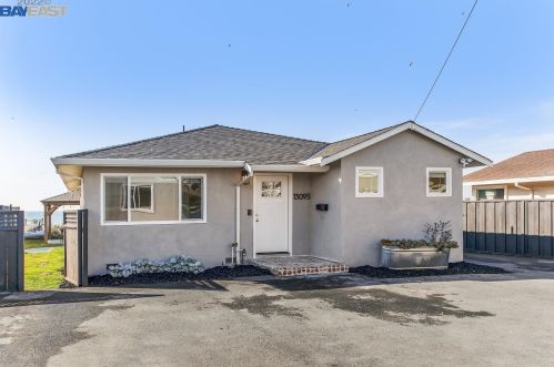 13095 Neptune Dr, San Leandro CA  94577-3130 exterior