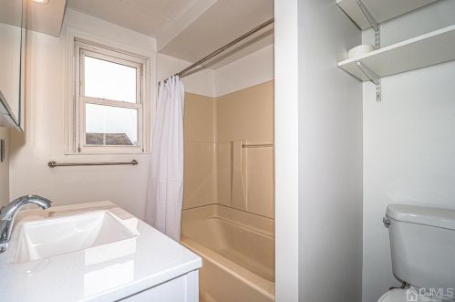 42 Leick Ave, Carteret NJ 07008-2841 exterior