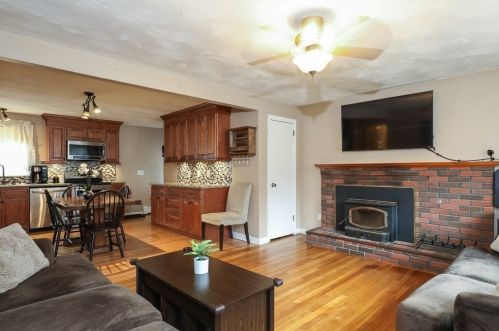 83 Colonial Dr, Taunton MA 02780-3801 exterior