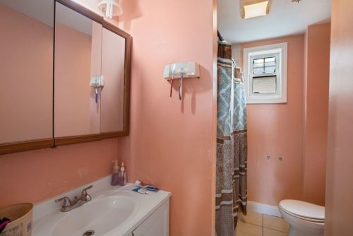 142 Marlborough St, Chelsea MA 02150-2910 exterior