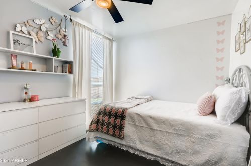 3001 Clinton St, Phoenix AZ 85029-4235 exterior