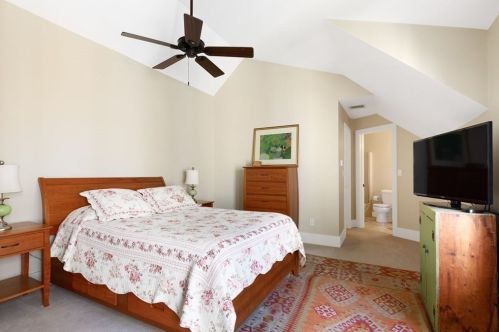 10 Summer St, Hingham MA 02043-2219 exterior